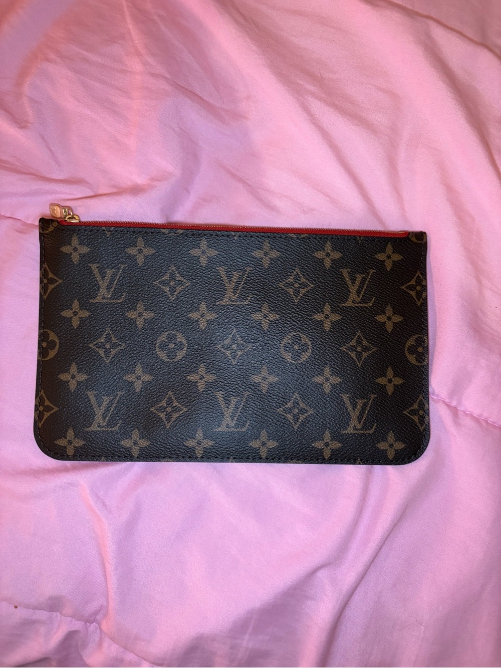 Louis Vuitton never full pouch no strap